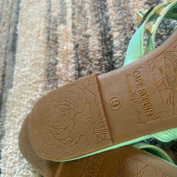 Mint green cape ribbon sandles size 9 - Picture 3 of 3